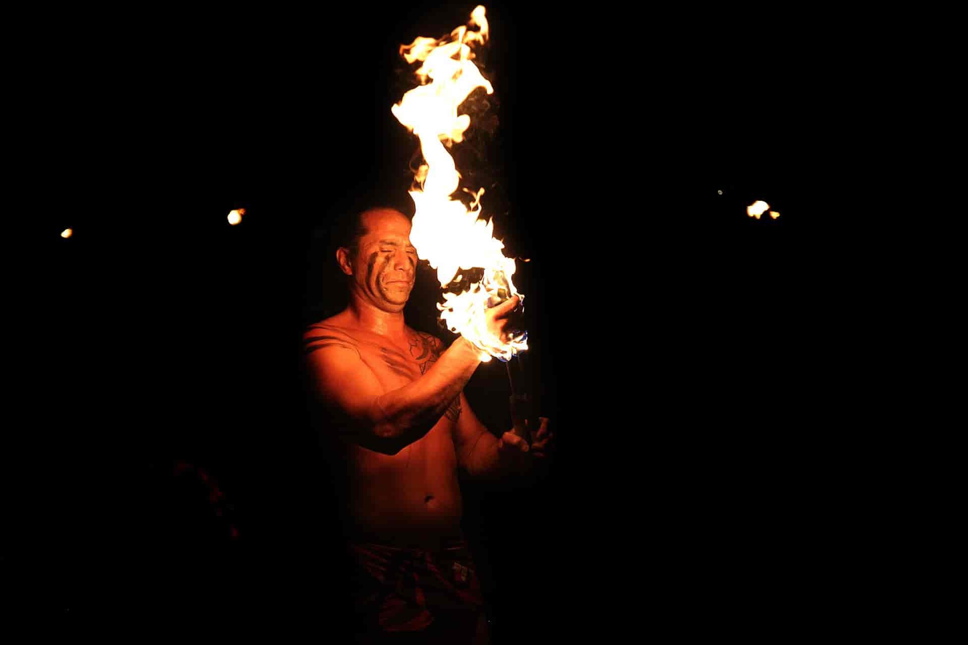 Unveiling the Magic: Must-See Shows in Waikiki After Dark